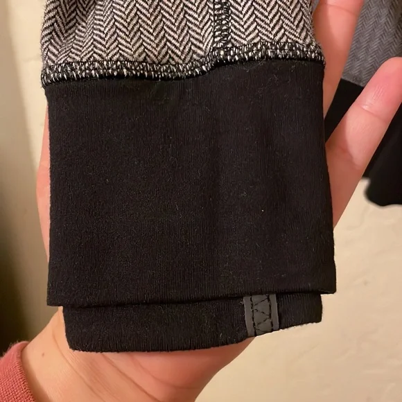 Lululemon pull over hoodie - Picture 5 of 9